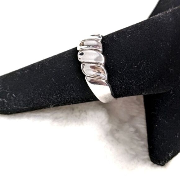 Vintage Sterling Silver Diagonal Groove or Crossoint Style Ring - Picture 5 of 12